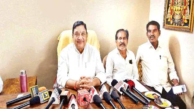 పెట్టుబడులు రానివ్వకుండా అడ్డుకుంటున్నారు