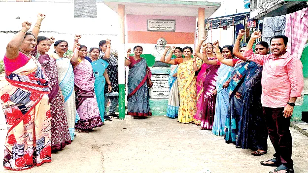  కనీస వేతనం ఇవ్వాలి