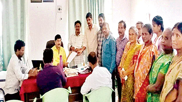 అర్హులందరికీ పదోన్నతులు ఇవ్వాలి