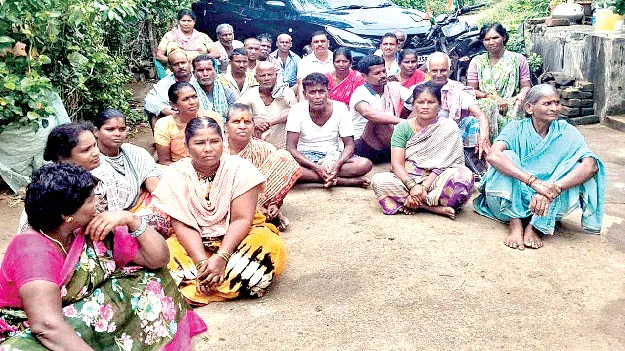 పారిశుధ్య పనులు చేపట్టాలి