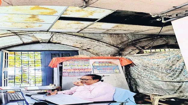 నత్తనడకన ఉప ఖజానా కార్యాలయ పనులు