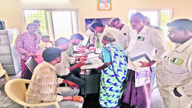 UREA: యూరియా పంపిణీ