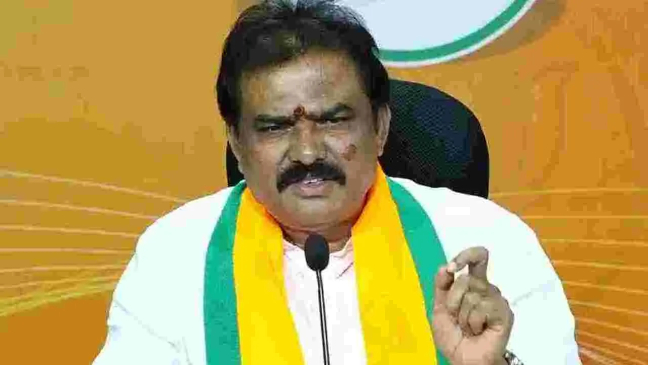 Flood Compensation: పంట నష్టపోయిన రైతులకు పరిహారమివ్వాలి 