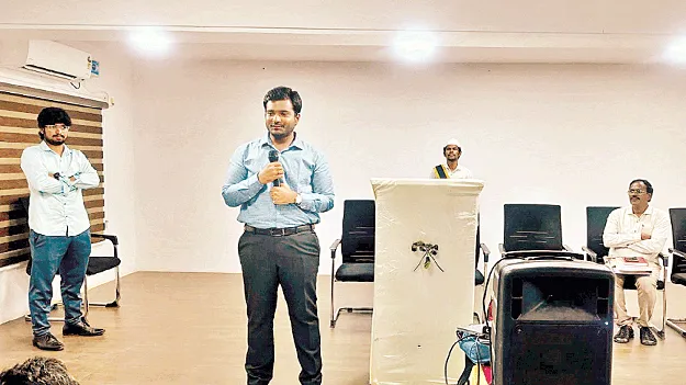 స్వచ్ఛందంగానే బంగారు కుటుంబాల దత్తత