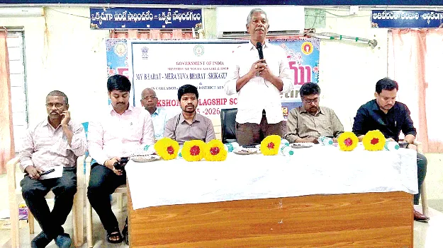    పథకాలపై అవగాహన అవసరం: పీడీ