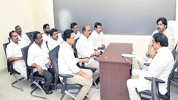 శాసనసభాపక్ష సమావేశంలో  పాల్గొన్న జనసేన ఎమ్మెల్యేలు దేవ, గిడ్డి