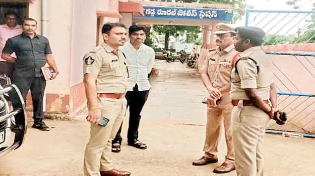 నిర్భయంగా ఫిర్యాదు చేయండి