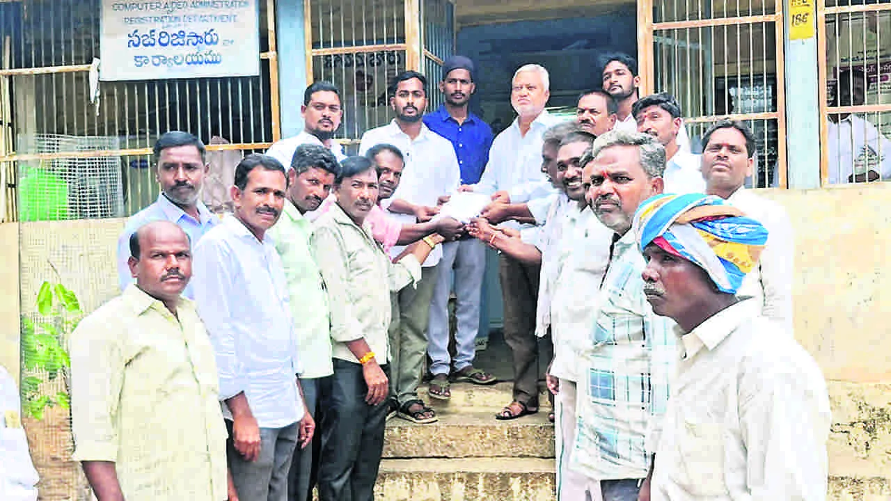 DOCUMENT WRITERS: దస్తావేజు లేఖరుల సమస్యలు పరిష్కరించాలి