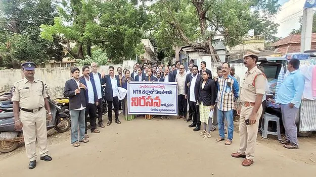 నూజివీడును ఎన్టీఆర్‌ జిల్లాలో కలపాలి