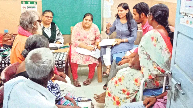 ప్రభుత్వ వైద్యశాలను సందర్శించిన కేంద్ర బృందం