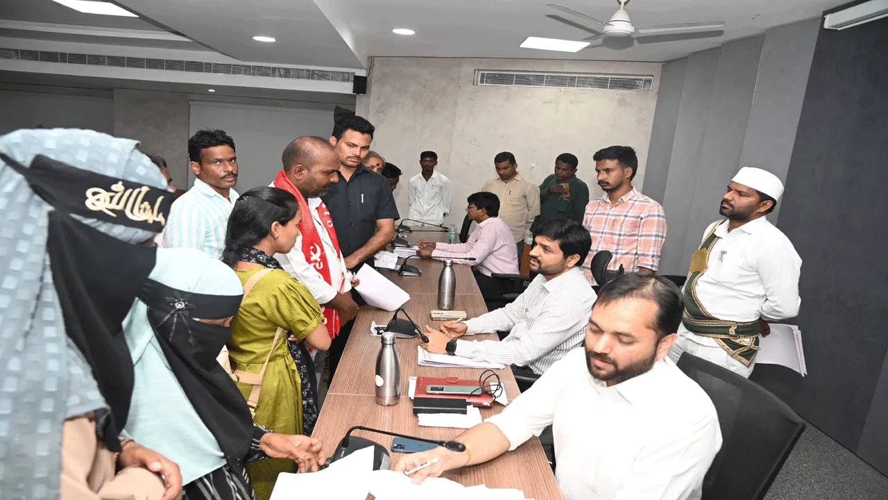 ప్రజావాణి దరఖాస్తులను త్వరగా పరిష్కరించాలి