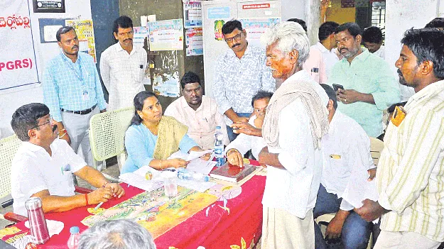 రెవెన్యూ సమస్యలను త్వరితగతిన పరిష్కరించాలి