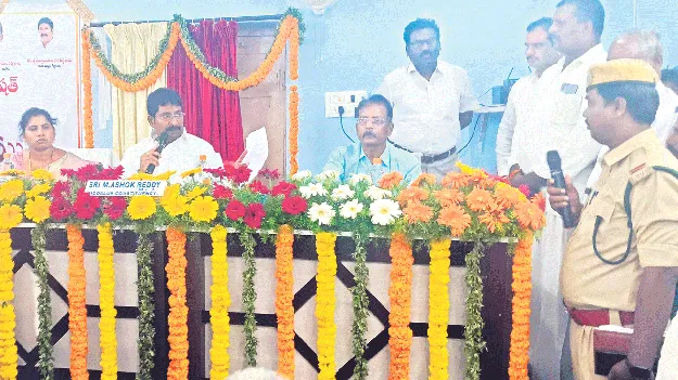 బీట్‌గార్డ్‌పై ఎమ్మెల్యే అశోక్‌రెడ్డి ఆగ్రహం   