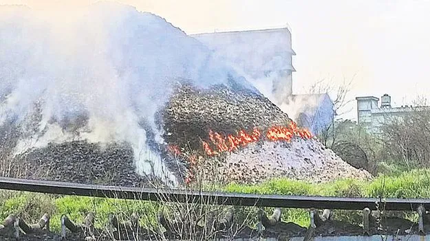 స్టీల్‌ ప్లాంటులో బుగ్గి అవుతున్న బొగ్గు