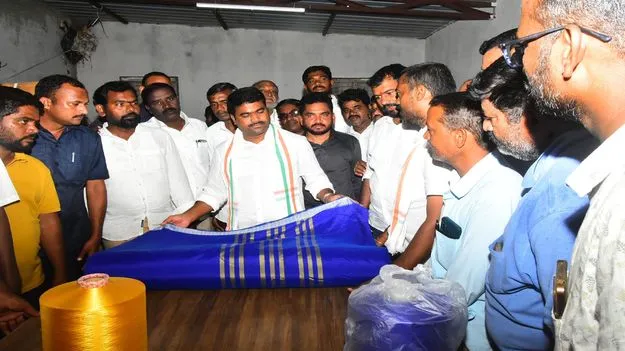 చేనేత కార్మికులను ఇబ్బందులు పెడితే సహించం