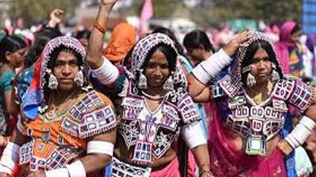 Protest Against Plot to Remove Lambadis: లంబాడీలను ఎస్టీ జాబితా నుంచి తొలగించే కుట్ర