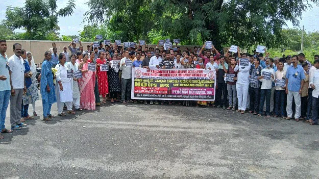 పెన్షన్‌ భిక్ష కాదు.. ఉద్యోగి హక్కు