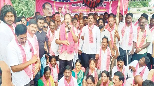 కేసీఆర్‌పై ఈగ వాలినా రాష్ట్రం అతలాకుతలం