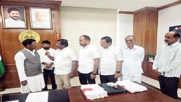 స్కిల్‌ డెవలప్‌మెంట్‌ సెంటర్‌ కోసం మంత్రికి వినతి