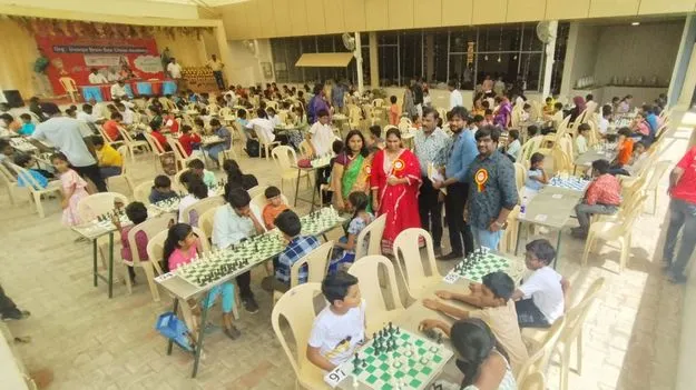 స్టేట్‌ ఓపెన్‌ చెస్‌ టోర్నీ విజేత భవన్‌