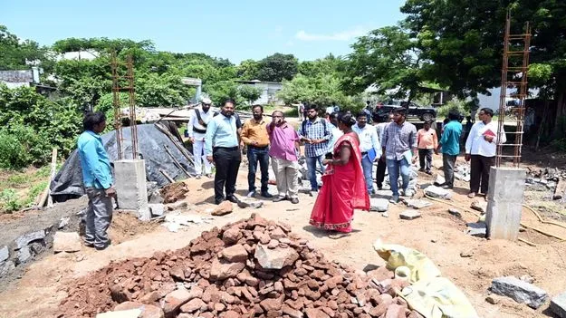 ఇందిరమ్మ ఇండ్లకు మహిళా సంఘాల ద్వారా రుణాలు