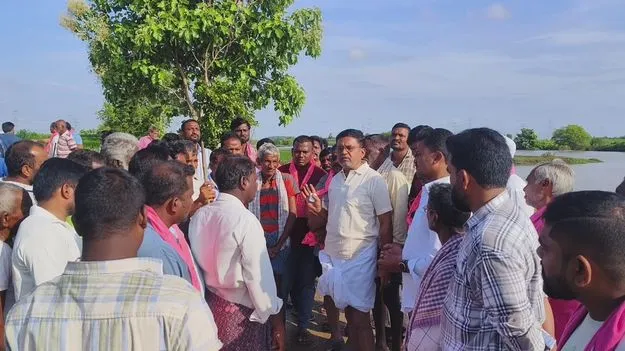 ఎకరాకు రూ. 25 వేల పరిహారం ఇవ్వాలి 