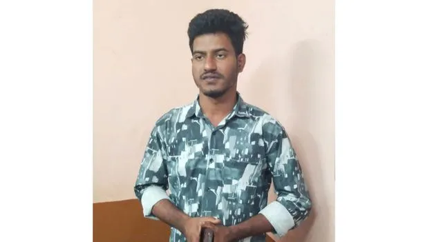  పింఛన్‌ సొమ్ము కార్యదర్శి స్వాహా  