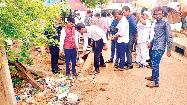 పరిశుభ్రత ఇలాగేనా?