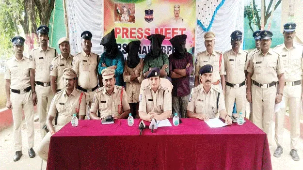 అంతర్రాష్ట్ర పశువుల దొంగలు అరెస్టు 