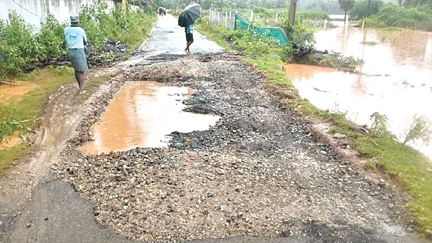 Roads are broken. రోడ్లు ఛిద్రం