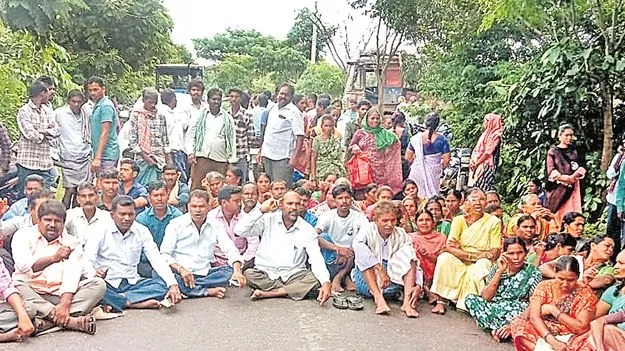 Fertilizer Crisis: యూరియా కొరత.. అన్నదాత వెత!