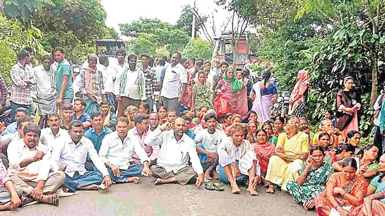 Fertilizer Crisis: యూరియా కొరత.. అన్నదాత వెత!