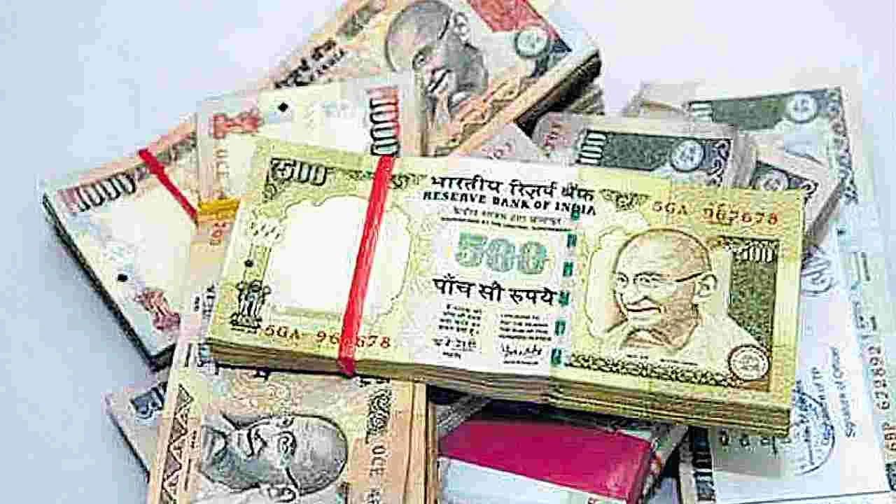 Hyderabad: రూ.2 కోట్ల విలువైన రద్దయిన నోట్ల పట్టివేత