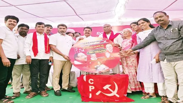 విమర్శకులకు అందని సురవరం