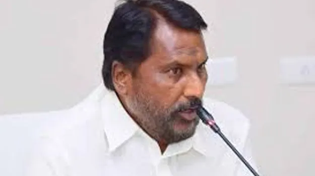 Adluri Lakshman: హరీశ్‌.. గురుకులాలపై రాజకీయాలొద్దు