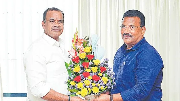 Komatireddy Venkata Reddy: ప్రజల మన్ననలు పొందేలా పనిచేయాలి
