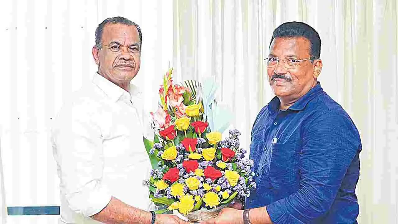 Komatireddy Venkata Reddy: ప్రజల మన్ననలు పొందేలా పనిచేయాలి
