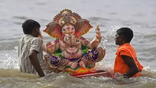 Ganesh Immersion:  హైదరాబాద్‌లో గణేష్‌ నిమజ్జనం.. 6న సెలవు