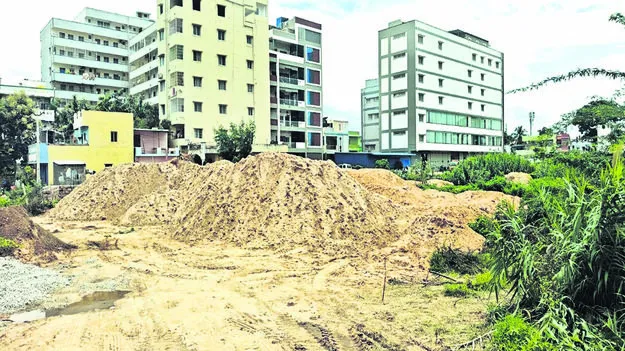SAND: ఇష్టారాజ్యంగాఇసుక అక్రమ రవాణా