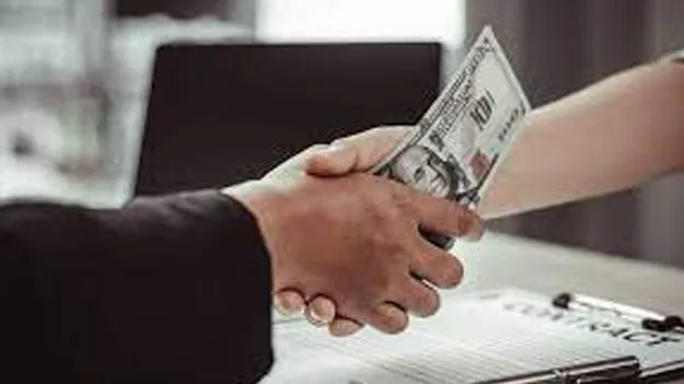 Corruption: భూరికార్డులు సరి చేసేందుకు 5,000 లంచం