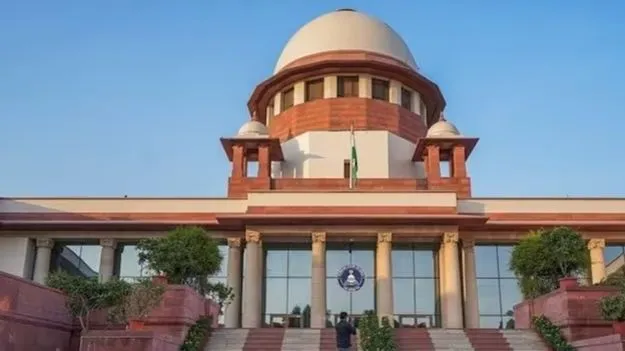 Supreme Court Warns: న్యాయస్థానాలను రాజకీయ యుద్ధక్షేత్రాలుగా మార్చొద్దు