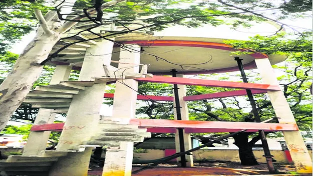 TANK: నిరుపయోగంగా నీటి ట్యాంకులు