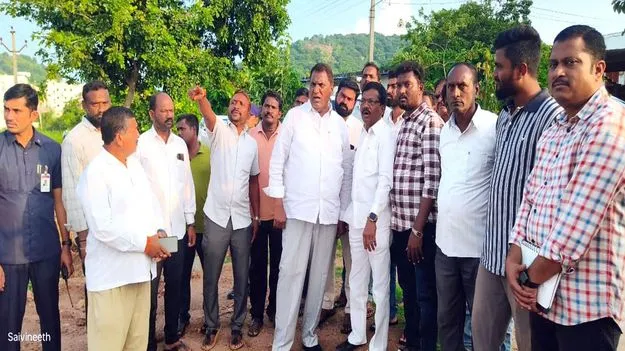  Peddapalli:  మినీ స్టేడియం స్థలాన్ని పరిశీలించిన మంత్రి