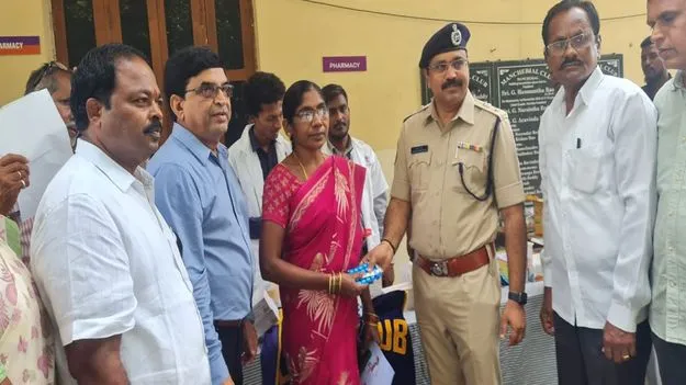 మెడికల్‌ క్యాంపులు నిర్వహించడం అభినందనీయం