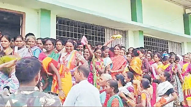 Urea Crisis: అదును దాటాక చల్లినా దండగే! 