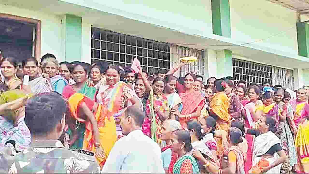 Urea Crisis: అదును దాటాక చల్లినా దండగే! 