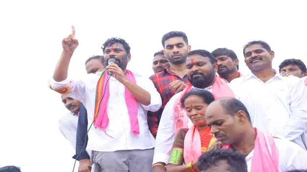 రైతులను అరిగోస పెడుతున్న కాంగ్రెస్‌  