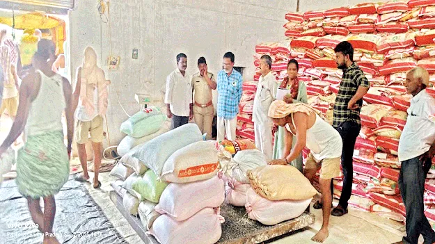 రేషన్‌ మాఫియా దందా 