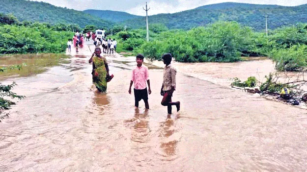 ఎగువ చెర్లోపల్లికి రాకపోకలు బంద్‌