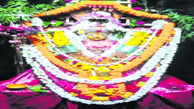 GOD:  కొల్హాపురమ్మకు ప్రత్యేక పూజలు 